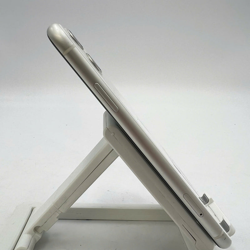 iPhone 11 64GB White 98% battery 86% The device has paid off all network fees and is used like an Apple International (scratched screen, scratched edges, 1x spot) - HH8728 