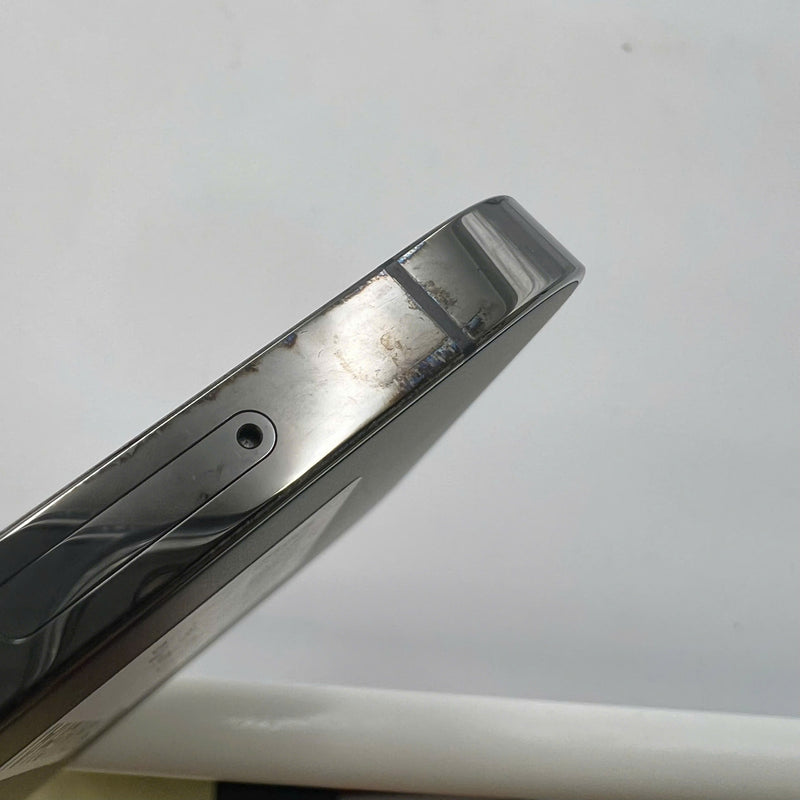 iPhone 12 Pro 128GB Black 98% battery 88% The device has paid off all network fees and is used like an Apple International (dark edges) - HH4031 