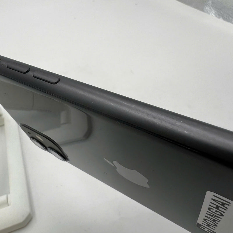iPhone 11 64GB Black 98% battery 89% The device has paid off all network bills and is used like an Apple International (LKCH battery, scratched edges, scratched orange edges) - HH9158 