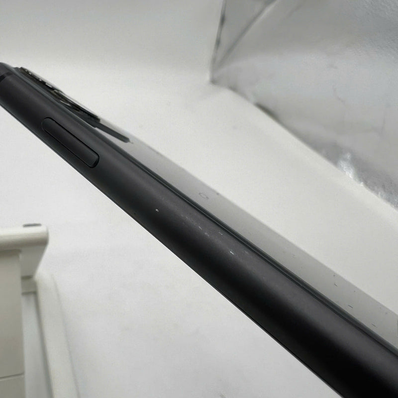 iPhone 11 64GB Black 98% battery 89% The device has paid off all network bills and is used like an Apple International (LKCH battery, scratched edges, scratched orange edges) - HH9158 