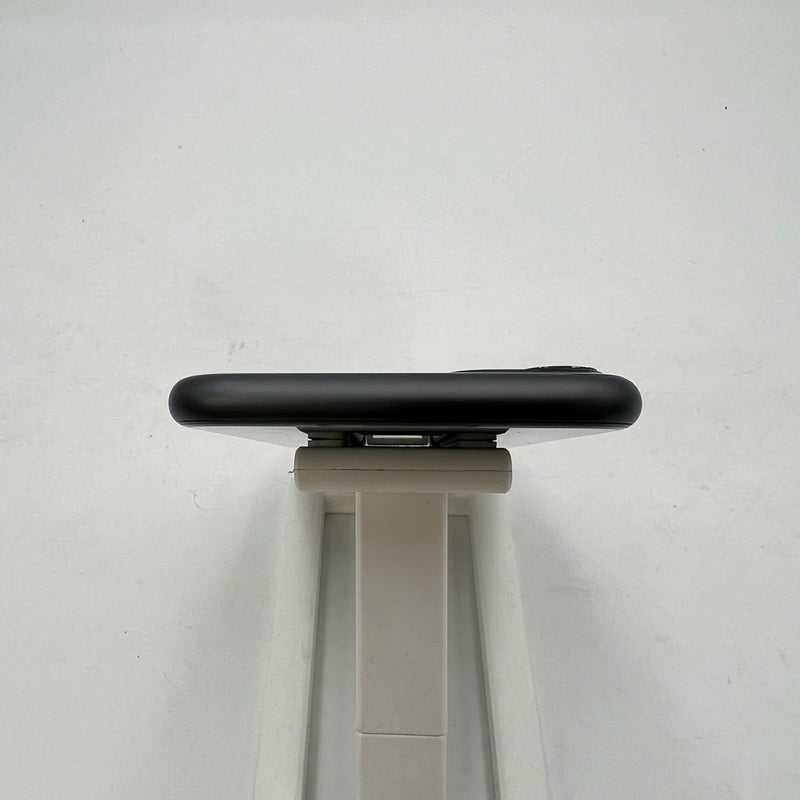 iPhone 11 64GB Black 98% battery 89% The device has paid off all network bills and is used like an Apple International (LKCH battery, scratched edges, scratched orange edges) - HH9158 