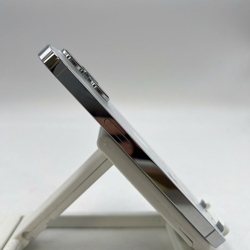 iPhone 14 Pro 256GB White 98% battery 88% Apple International (many scratches on screen, LKCH battery, 0.5x/3x spots) - HH5366 