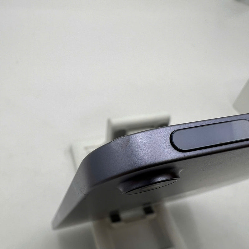 iPad Mini 6 8.3in 256GB Purple Wifi 98% Battery 93% (screen stripes, dented edges) 