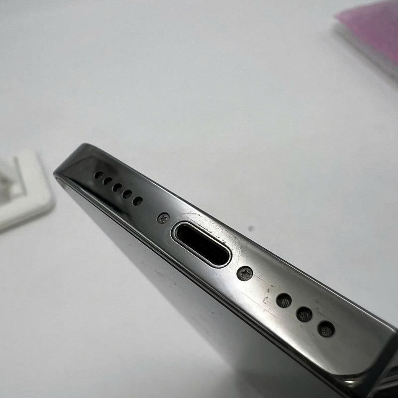 iPhone 13 Pro 128GB Black 98% battery 100% The device has paid all network fees and is used like Apple International (Battery replaced, scratched edges) - HH0871 