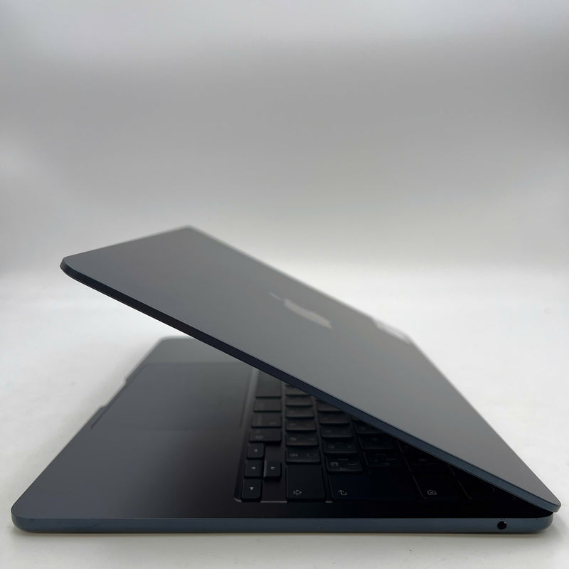 Macbook Air 2025 13.6in Black Apple M4/ RAM 16GB/ SSD 256GB 98% battery 100% Charged 2 times BPTN 