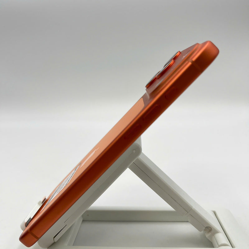 iPhone 17 Pro Max 256GB Silver 97% battery 100% Apple International (Charged 3 times, front and rear camera error, camera housing and upper corner edge are dented) - HH3684 