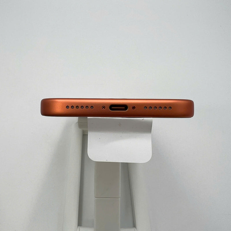 iPhone 17 Pro Max 256GB Silver 97% battery 100% Apple International (Charged 3 times, front and rear camera error, camera housing and upper corner edge are dented) - HH3684 