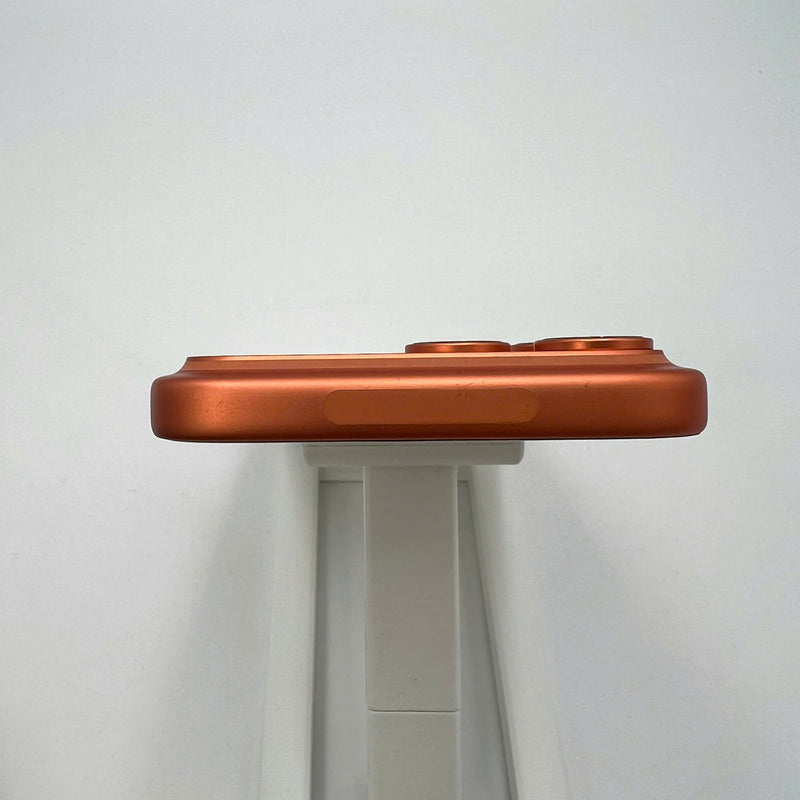 iPhone 17 Pro Max 256GB Silver 97% battery 100% Apple International (Charged 3 times, front and rear camera error, camera housing and upper corner edge are dented) - HH3684 