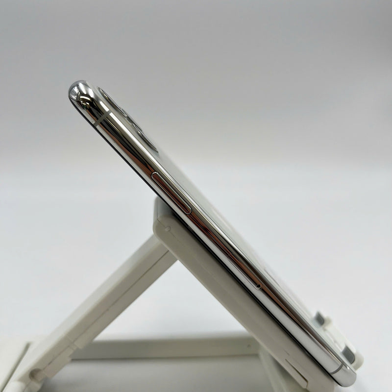 iPhone 11 Pro 64GB White 98% battery 87% The device has paid all network fees and is used like an Apple International (scratched edges and screen) - HH3531 