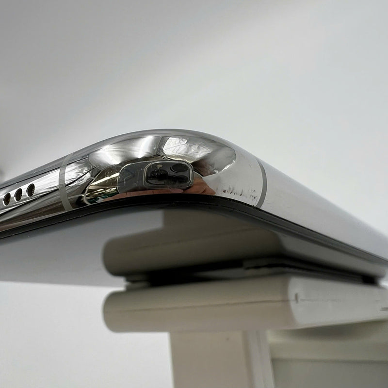 iPhone 11 Pro 64GB White 98% battery 87% The device has paid all network fees and is used like an Apple International (scratched edges and screen) - HH3531 