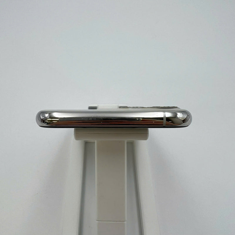 iPhone 11 Pro 64GB White 98% battery 87% The device has paid all network fees and is used like an Apple International (scratched edges and screen) - HH3531 