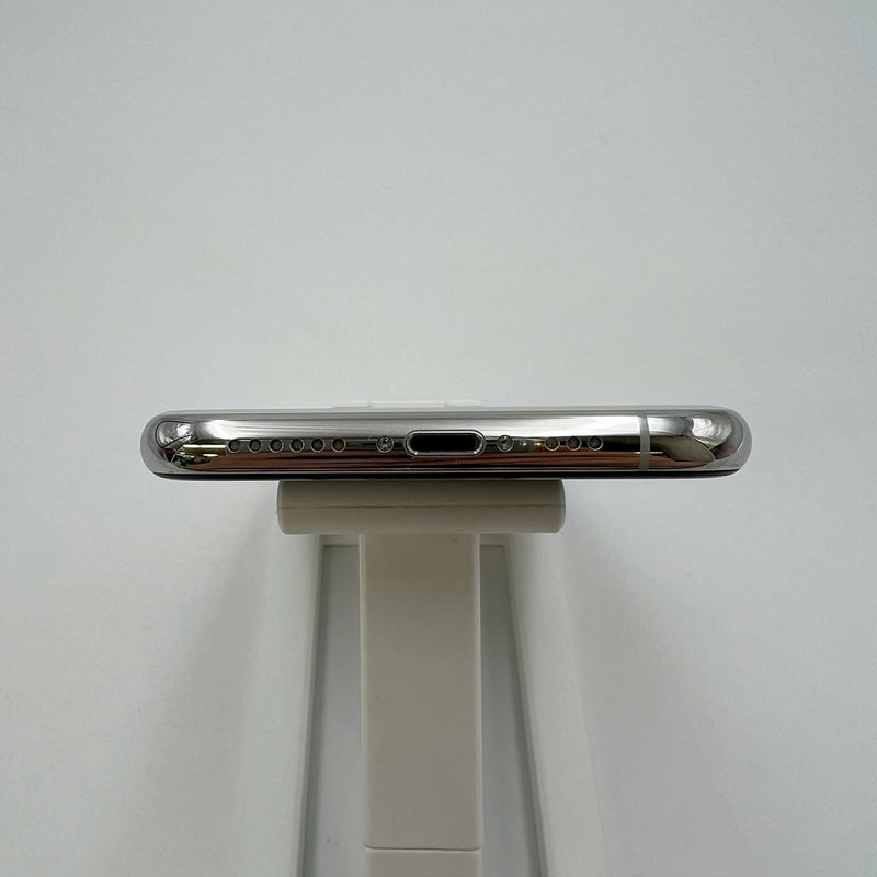 iPhone 11 Pro 64GB White 98% battery 87% The device has paid all network fees and is used like an Apple International (scratched edges and screen) - HH3531 