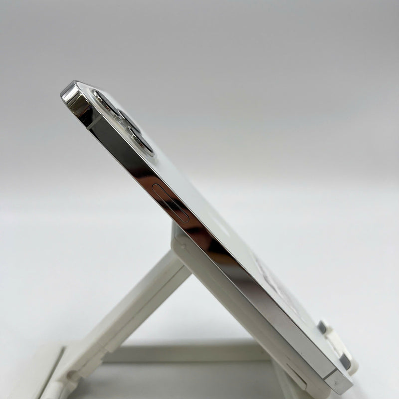 iPhone 12 Pro Max 256GB White 98% battery 87% warranty The device has paid all network fees and is used like Apple International (scratched screen, scratched edges, 2.5x spots) - HH6520 