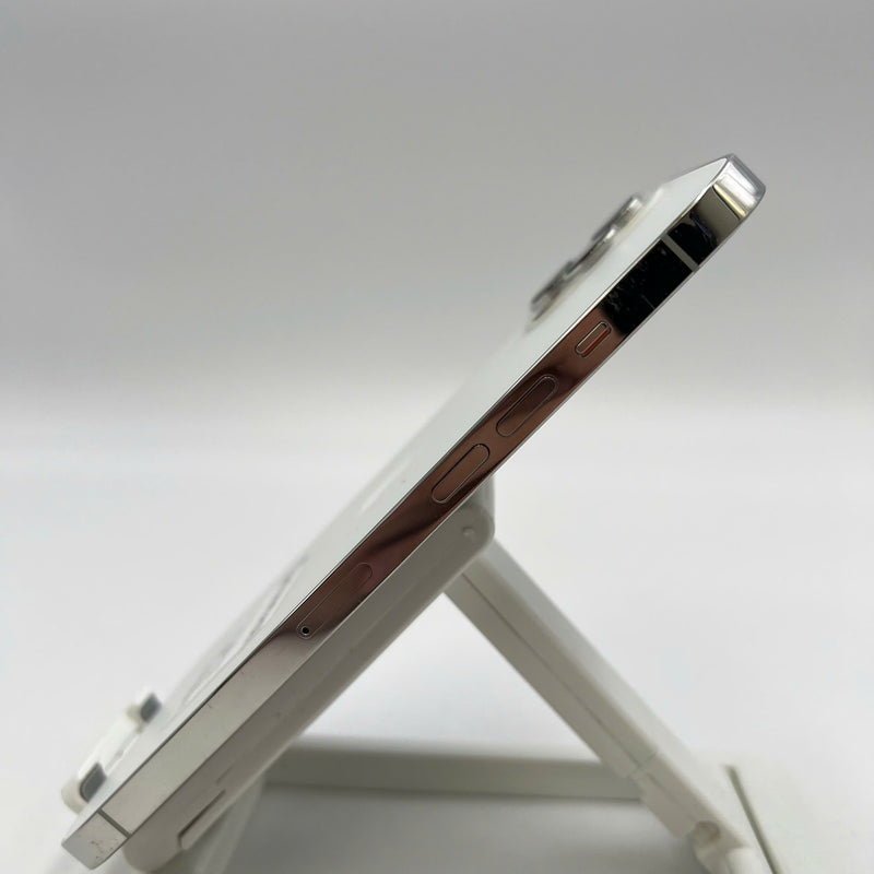 iPhone 12 Pro Max 256GB White 98% battery 87% warranty The device has paid all network fees and is used like Apple International (scratched screen, scratched edges, 2.5x spots) - HH6520 