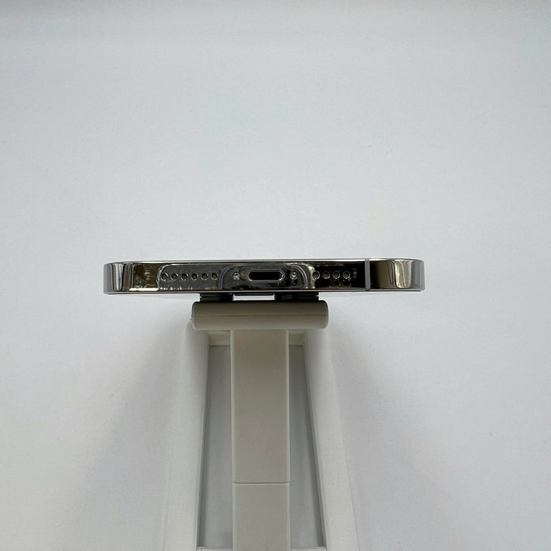 iPhone 12 Pro Max 256GB White 98% battery 87% warranty The device has paid all network fees and is used like Apple International (scratched screen, scratched edges, 2.5x spots) - HH6520 