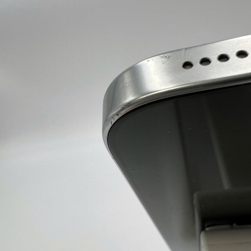 iPhone 16 Pro Max 256GB White 98% battery 100% International from SB (No SB sim - scratched screen, scratched edges) - HH0764 