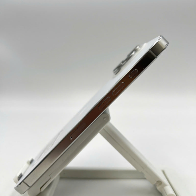 iPhone 16 Pro Max 256GB White 98% battery 100% International from SB (No SB sim - scratched screen, scratched edges) - HH0764 