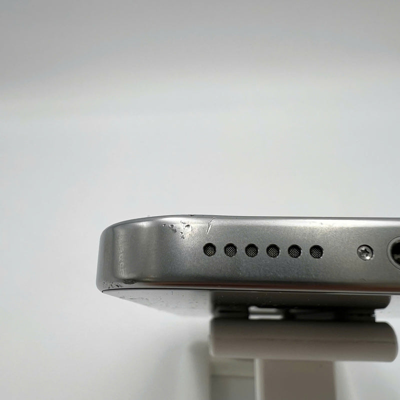 iPhone 16 Pro Max 256GB White 98% battery 100% International from SB (No SB sim - scratched screen, scratched edges) - HH0764 