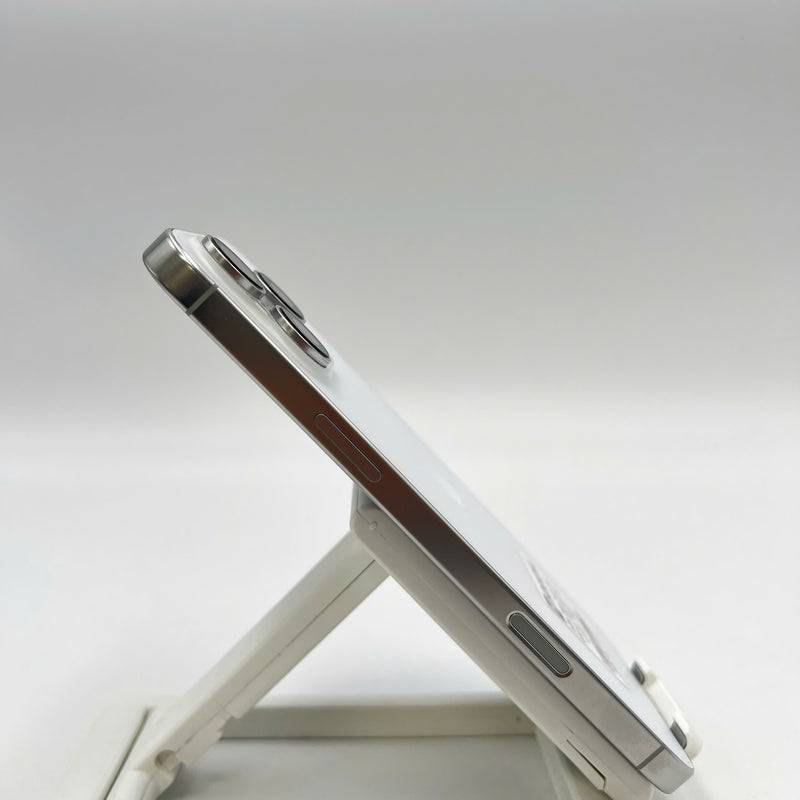 iPhone 16 Pro Max 256GB White 98% battery 100% International from SB (No SB sim - scratched screen, scratched edges) - HH0764 