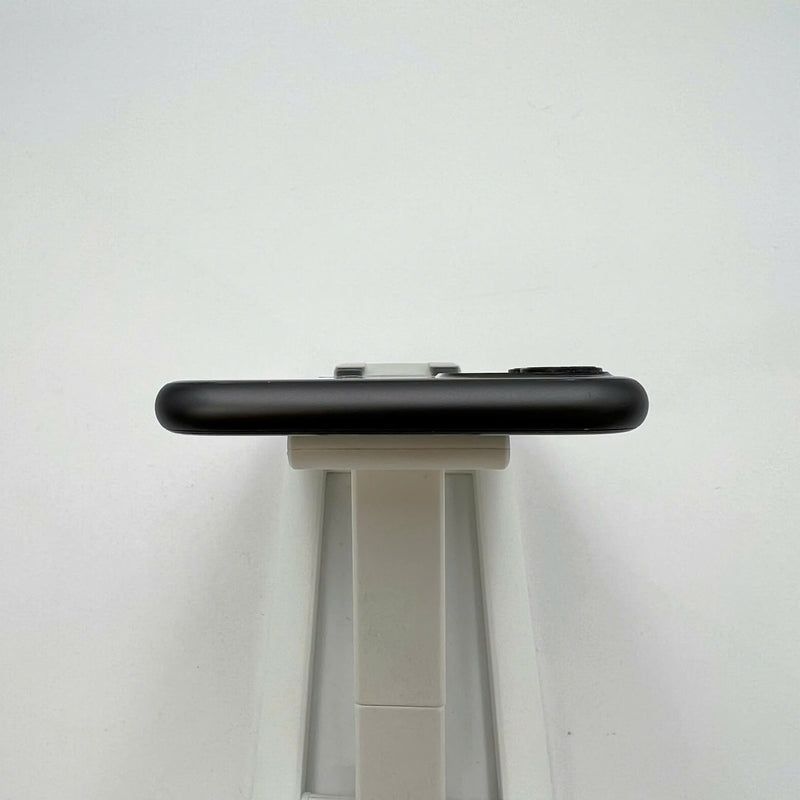 iPhone 11 64GB Black 98% battery 89% The device has paid off all network bills and is used like an Apple International (LKCH battery, scratched edges, scratched orange edges) - HH9158 