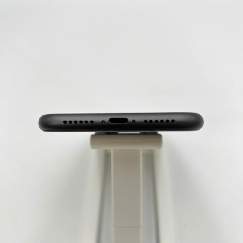 iPhone 11 64GB Black 98% battery 89% The device has paid off all network bills and is used like an Apple International (LKCH battery, scratched edges, scratched orange edges) - HH9158 