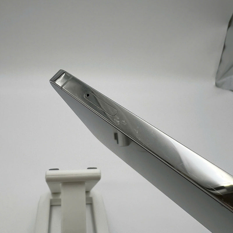 iPhone 12 Pro 128GB White 98% battery 87% The device has paid off all network fees and is used like an Apple International (scratched edges) - HH9918 