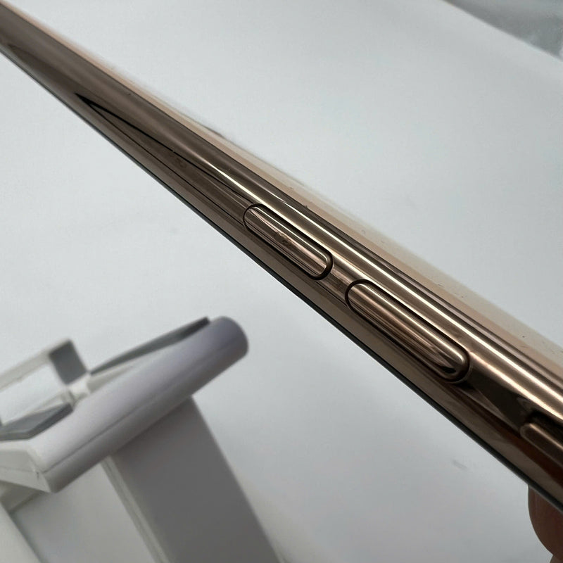 iPhone 11 Pro 64GB White 98% battery 87% The device has paid all network fees and is used like an Apple International (scratched edges and screen) - HH3531 