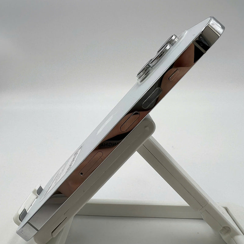 iPhone 14 Pro 256GB White 98% battery 88% Apple International (many scratches on screen, LKCH battery, 0.5x/3x spots) - HH5366 