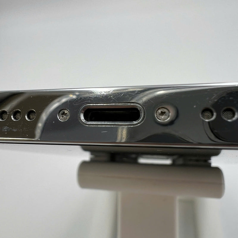 iPhone 14 Pro 256GB White 98% battery 88% Apple International (many scratches on screen, LKCH battery, 0.5x/3x spots) - HH5366 