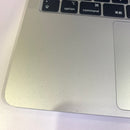 MacBook Pro 2020 13.3" Silver i7/32GB/1TB 98% sạc 57 lần BPTN (xước mặt lưng, xước mặt bàn phím, xước logo, sứt viền)