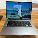 Macbook Air 2024 15.3in Gray Apple M3/ RAM 8GB/ SSD 256GB 98% BPTA (sạc 105 lần, ám nhẹ mặt trước)
